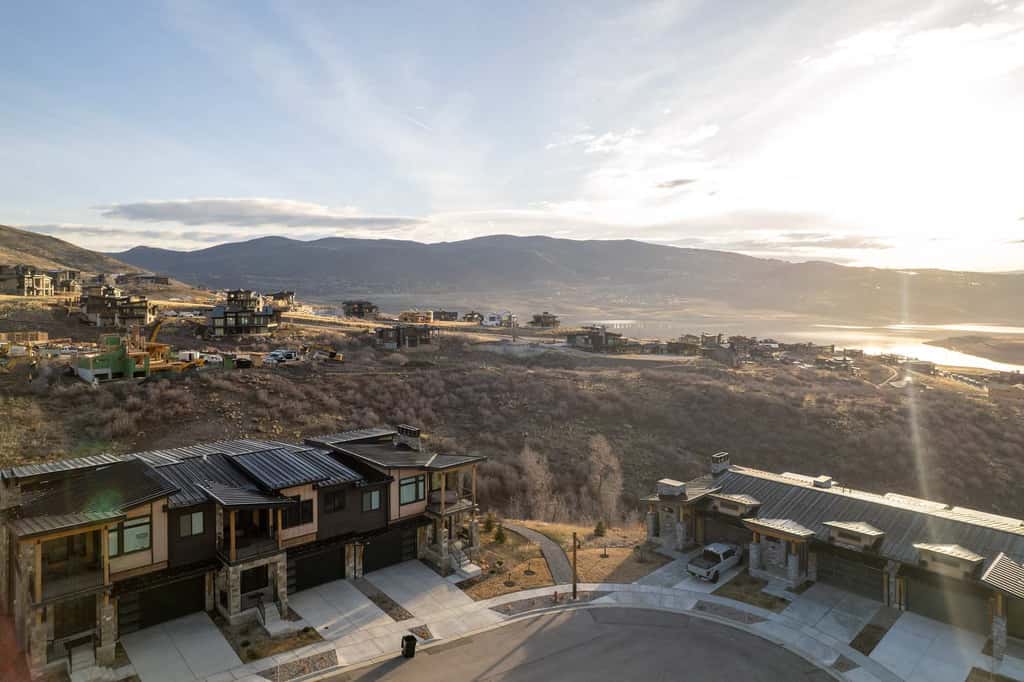 Panoramic views, hot tub & game room, Minutes from Jordanelle Express Gondola