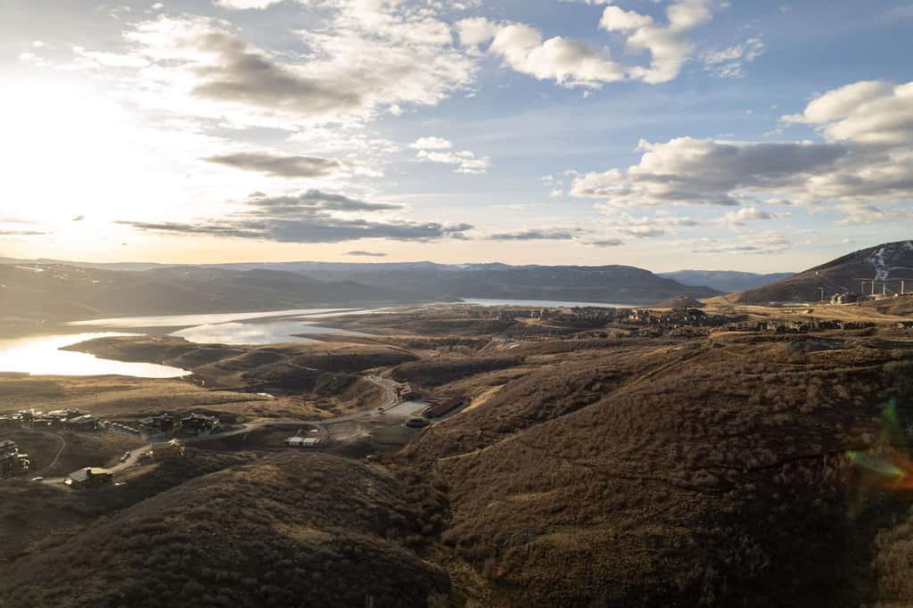 Panoramic views, hot tub & game room, Minutes from Jordanelle Express Gondola
