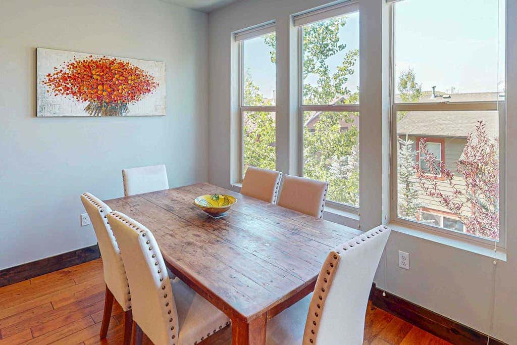 Spacious townhome with pool, private hot tub & clubhouse - Dog Friendly