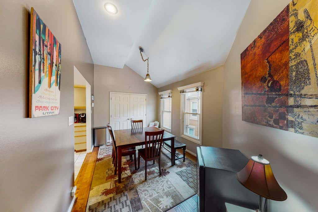 Superb, mountain-view condo with Pack-N-Play, full kitchen, TV, & washer & dryer