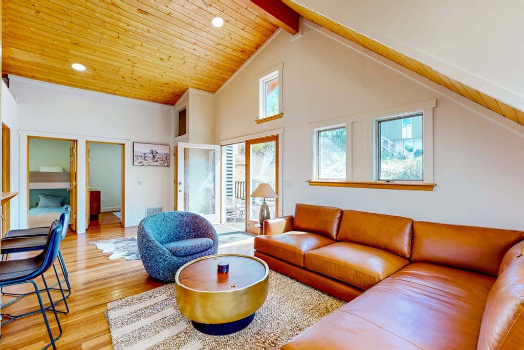 Two Story Home Near Main St with Private Hot Tub, Ski & Mountain Views