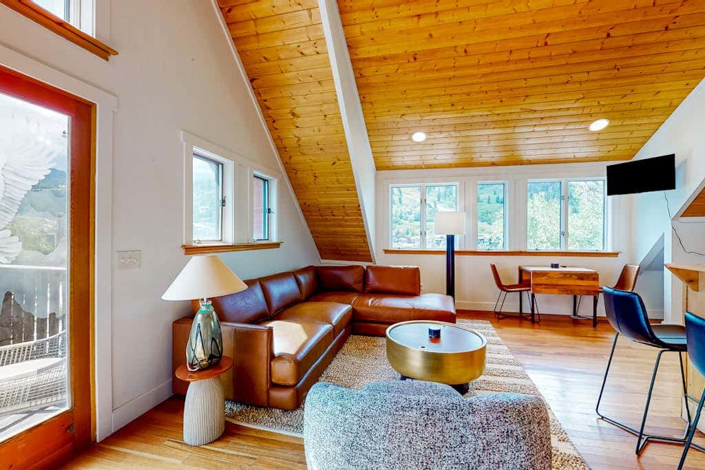 Two Story Home Near Main St with Private Hot Tub, Ski & Mountain Views