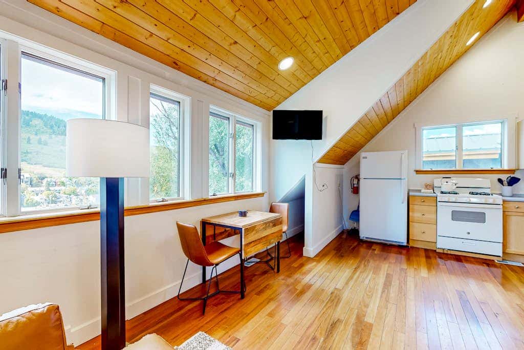 Two Story Home Near Main St with Private Hot Tub, Ski & Mountain Views