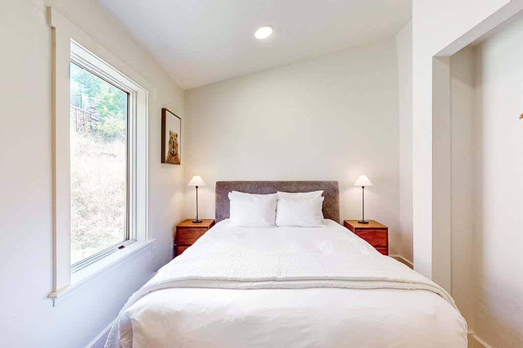 Two Story Home Near Main St with Private Hot Tub, Ski & Mountain Views