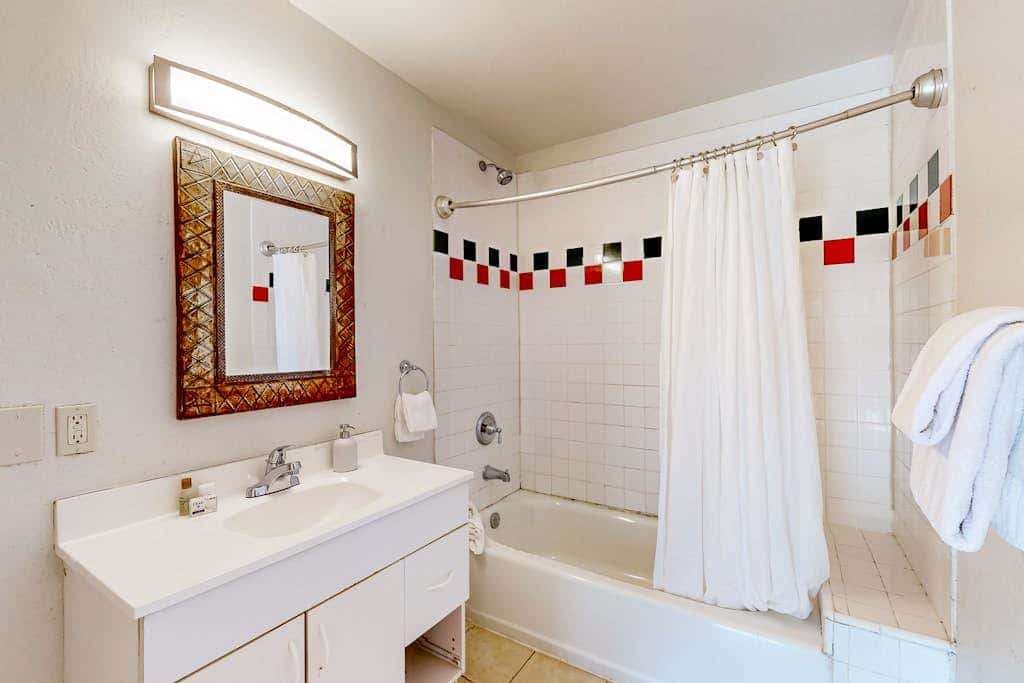 Two Story Home Near Main St with Private Hot Tub, Ski & Mountain Views