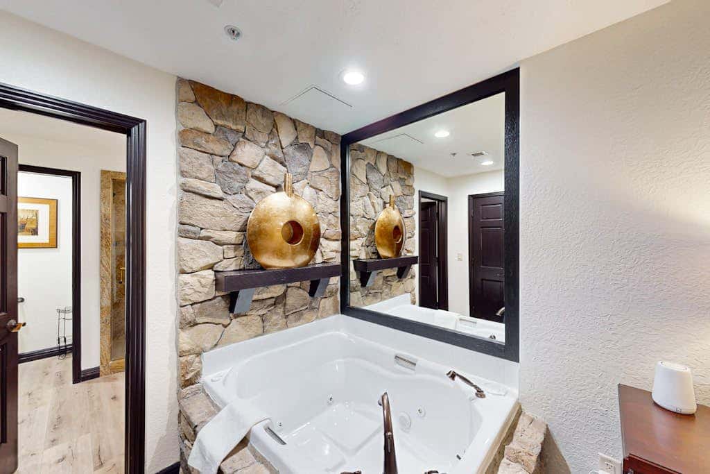 Ski-in/Ski-Out Condo w/ Shared Hot Tubs & Pool, High-Speed WiFi, & Central AC