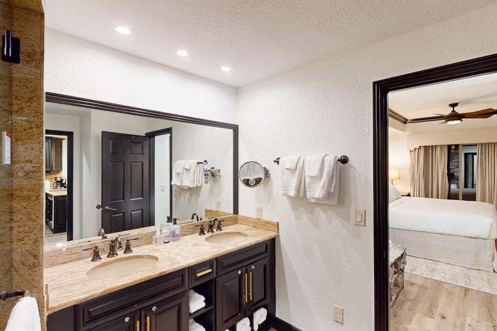 Ski-in/Ski-Out Condo w/ Shared Hot Tubs & Pool, High-Speed WiFi, & Central AC