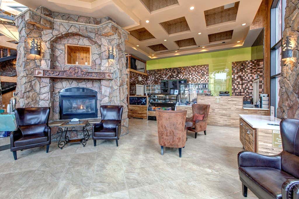 Ski-in/Ski-Out Condo w/ Shared Hot Tubs & Pool, High-Speed WiFi, & Central AC