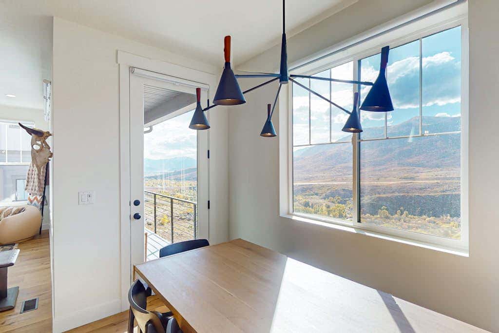 New Home with panoramic views, office loft & private hot tub