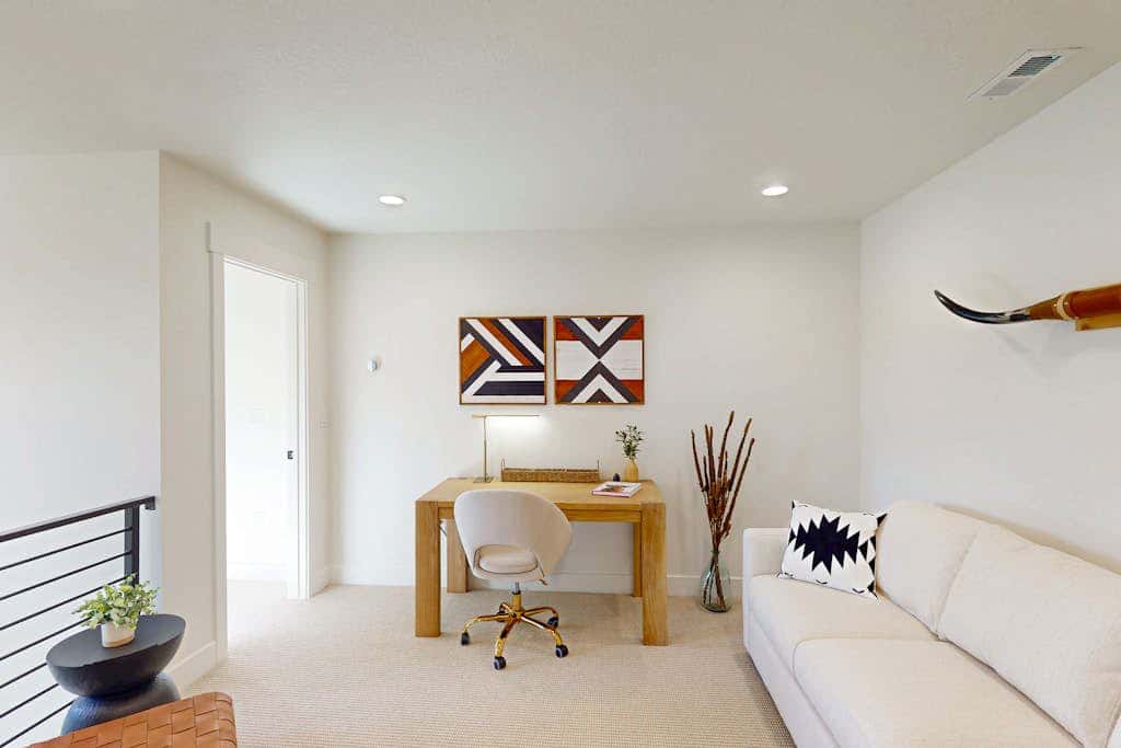 New Home with panoramic views, office loft & private hot tub