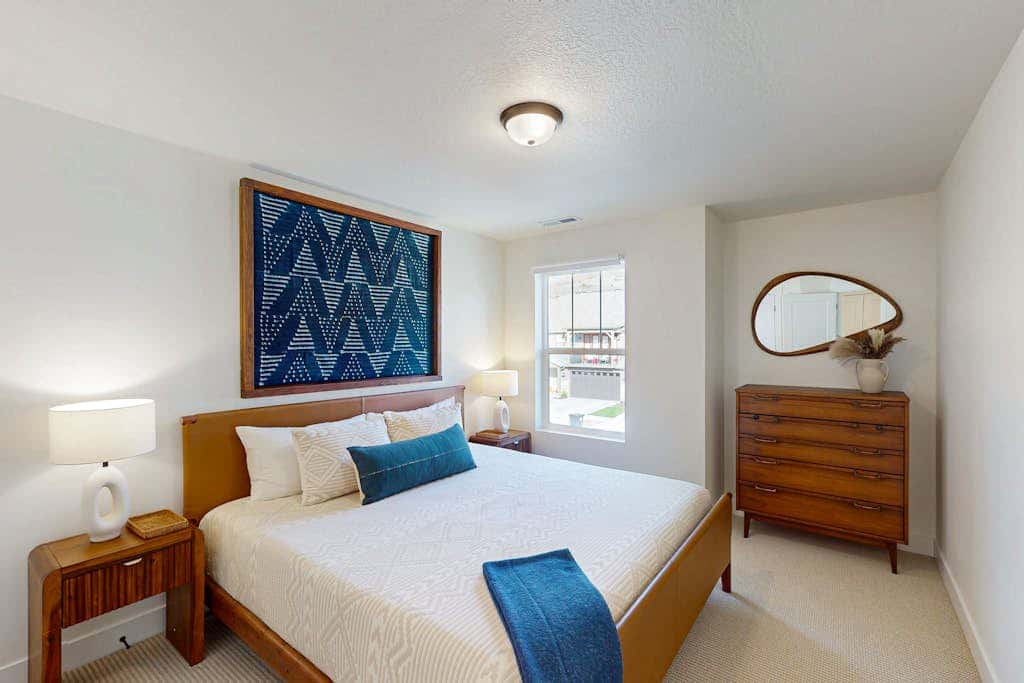 New Home with panoramic views, office loft & private hot tub