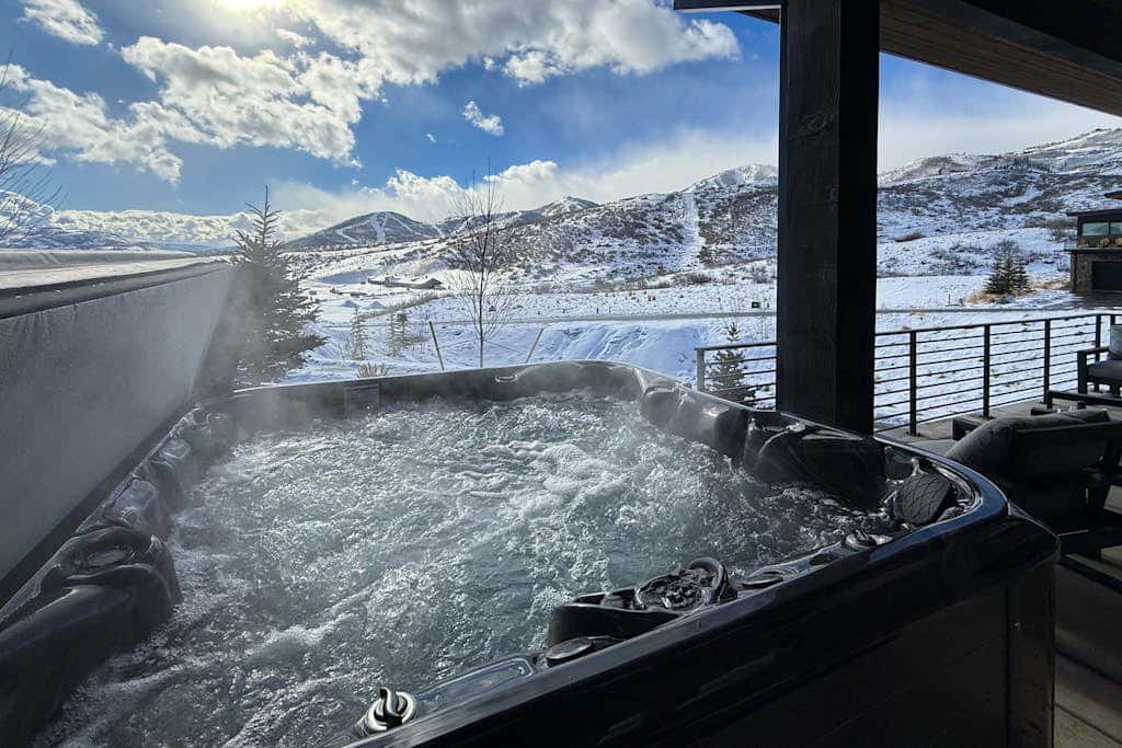 Modern Mountain Home with beautiful views, hot tub & private sauna