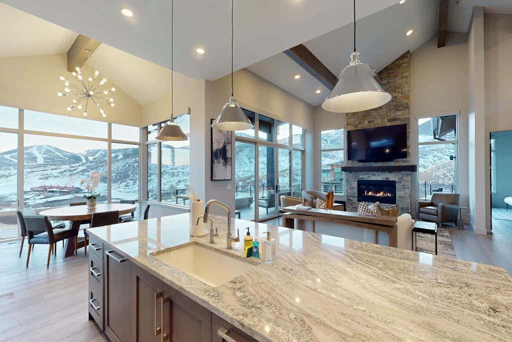 Modern Mountain Home with beautiful views, hot tub & private sauna