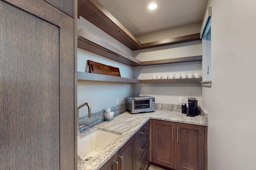 Modern Mountain Home with beautiful views, hot tub & private sauna
