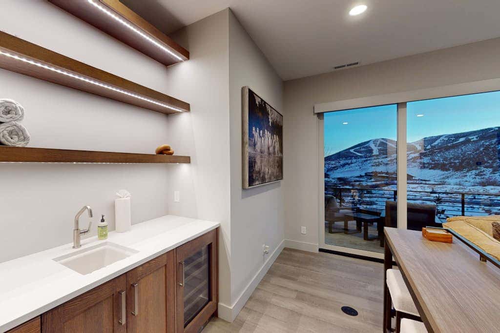 Modern Mountain Home with beautiful views, hot tub & private sauna