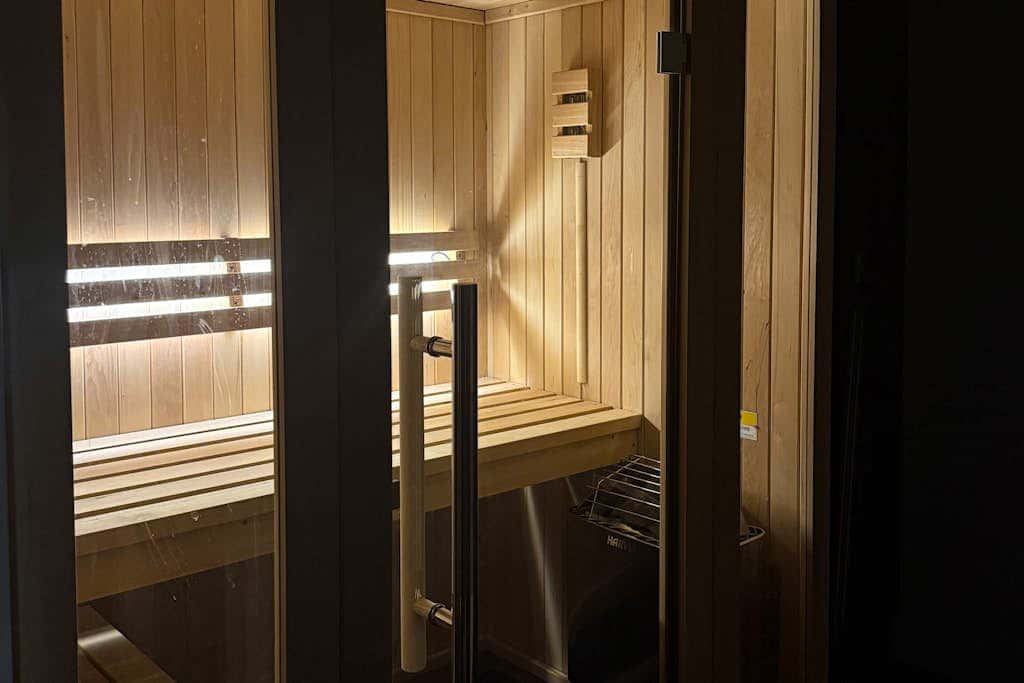 Modern Mountain Home with beautiful views, hot tub & private sauna