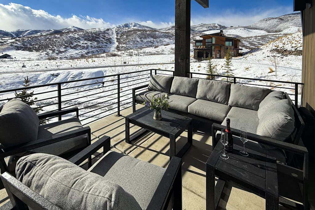 Modern Mountain Home with beautiful views, hot tub & private sauna