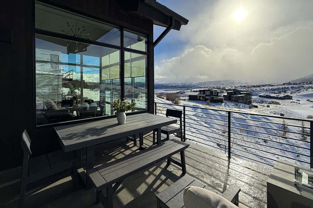 Modern Mountain Home with beautiful views, hot tub & private sauna