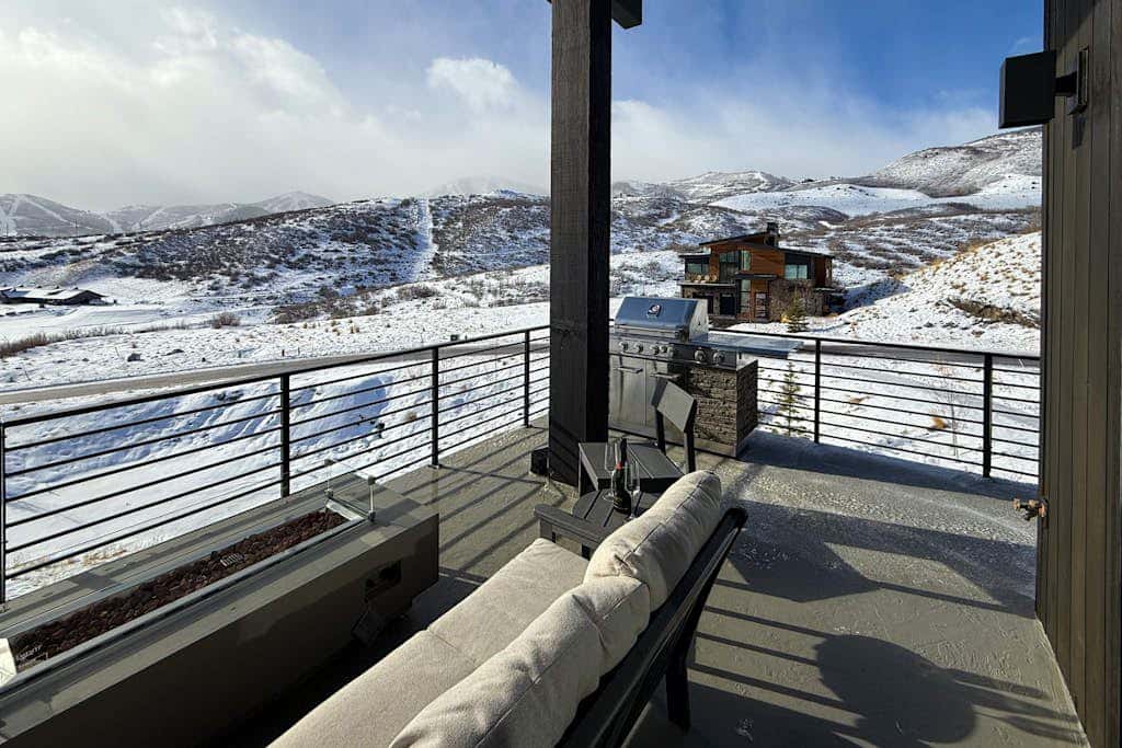 Modern Mountain Home with beautiful views, hot tub & private sauna