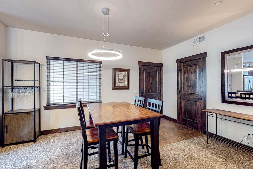 Light-filled condo near Canyons Village with mountain view, pool & hot tubs