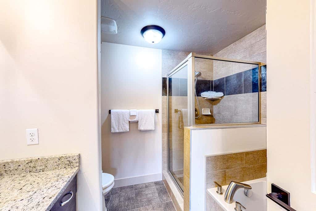 Light-filled condo near Canyons Village with mountain view, pool & hot tubs