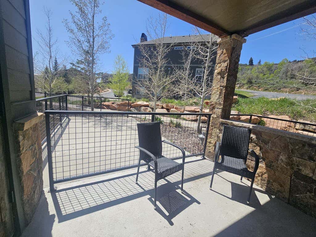 Light-filled condo near Canyons Village with mountain view, pool & hot tubs