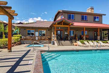 Light-filled condo near Canyons Village with mountain view, pool & hot tubs