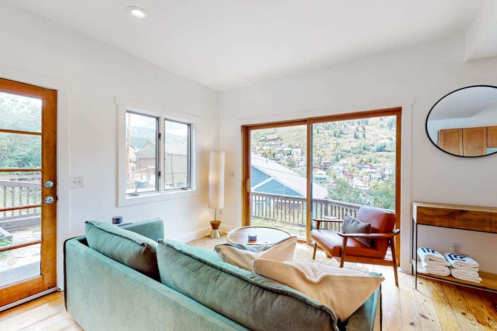Lower-level home near Main St with private hot tub, patio, ski & mtn views