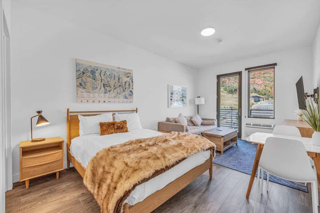 Walk onto Deer Valley gondola in 8 min & heated indoor parking