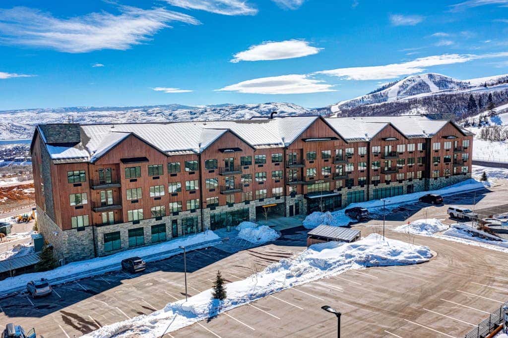 Walk onto Deer Valley gondola in 8 min & heated indoor parking