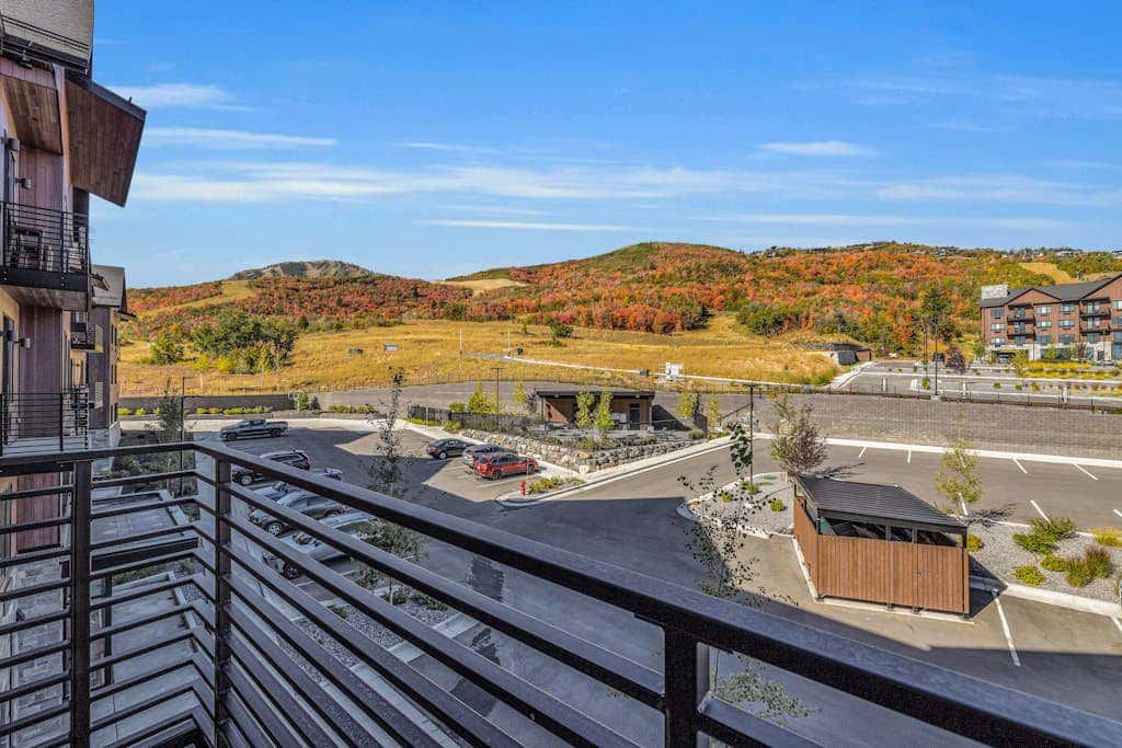 Walk onto Deer Valley gondola in 8 min & heated indoor parking