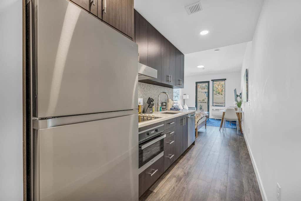 Walk onto Deer Valley gondola in 8 min & heated indoor parking