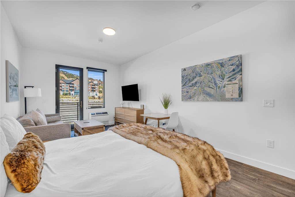 Walk onto Deer Valley gondola in 8 min & heated indoor parking