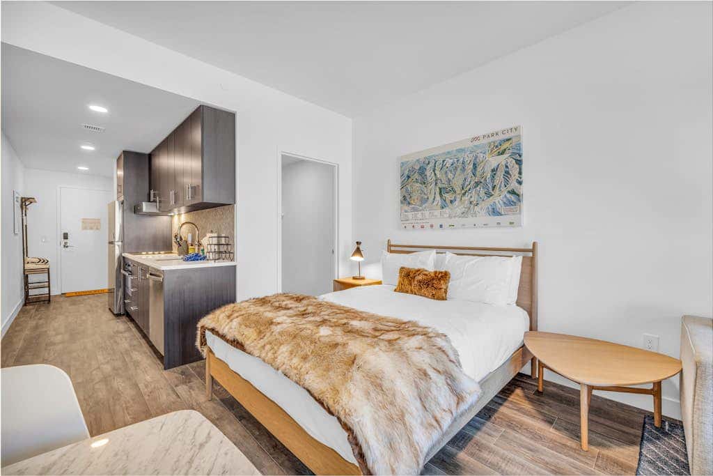 Walk onto Deer Valley gondola in 8 min & heated indoor parking