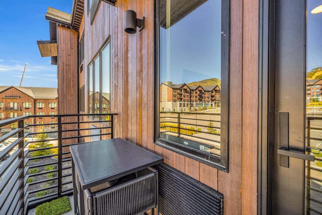 Walk onto Deer Valley gondola in 8 min & heated indoor parking