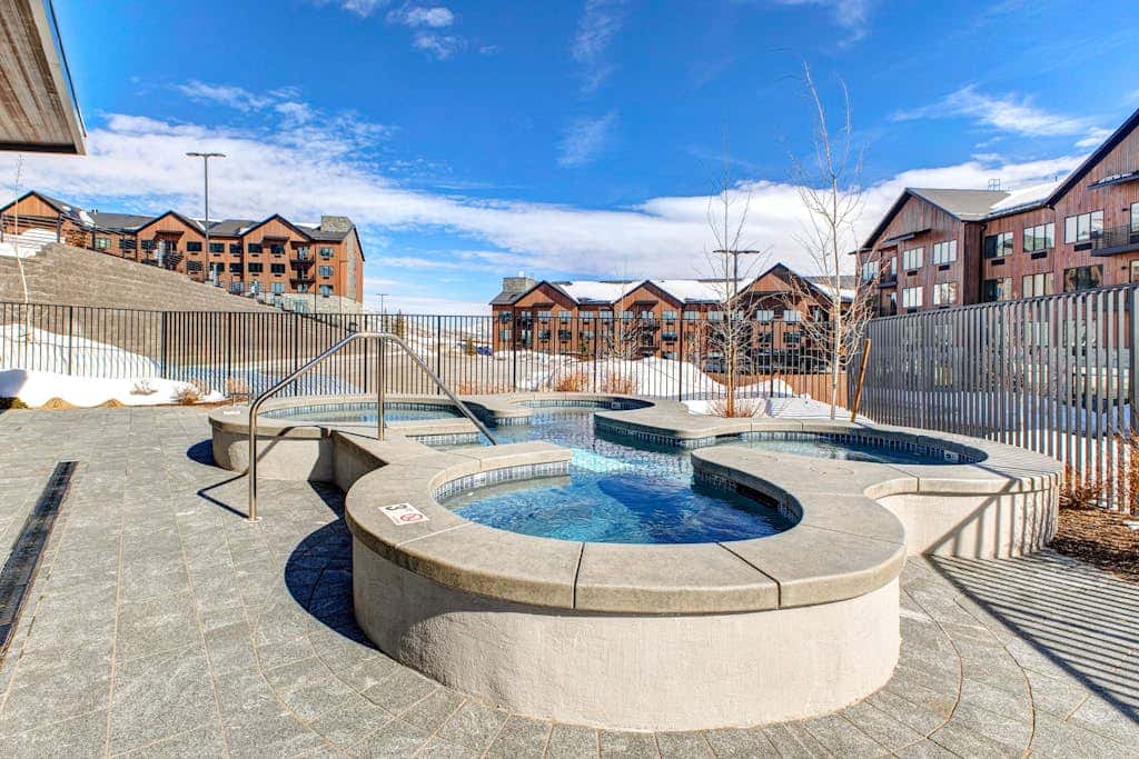 Walk onto Deer Valley gondola in 8 min & heated indoor parking