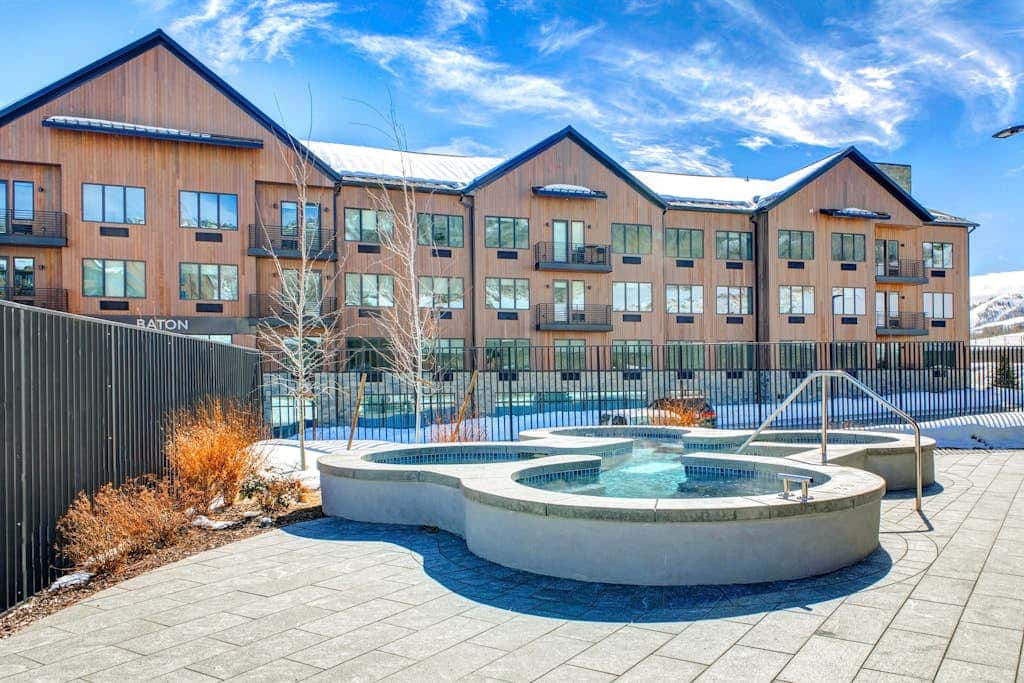 Walk onto Deer Valley gondola in 8 min & heated indoor parking