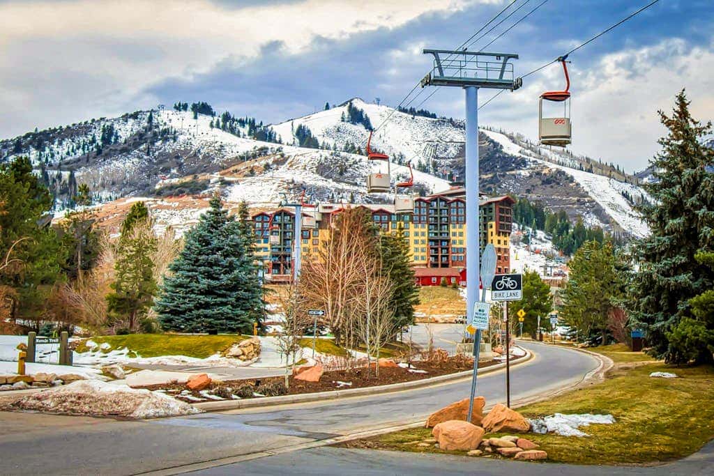 Private Hot Tub, Mountain Views, Near Golf Course and Walk to Lifts