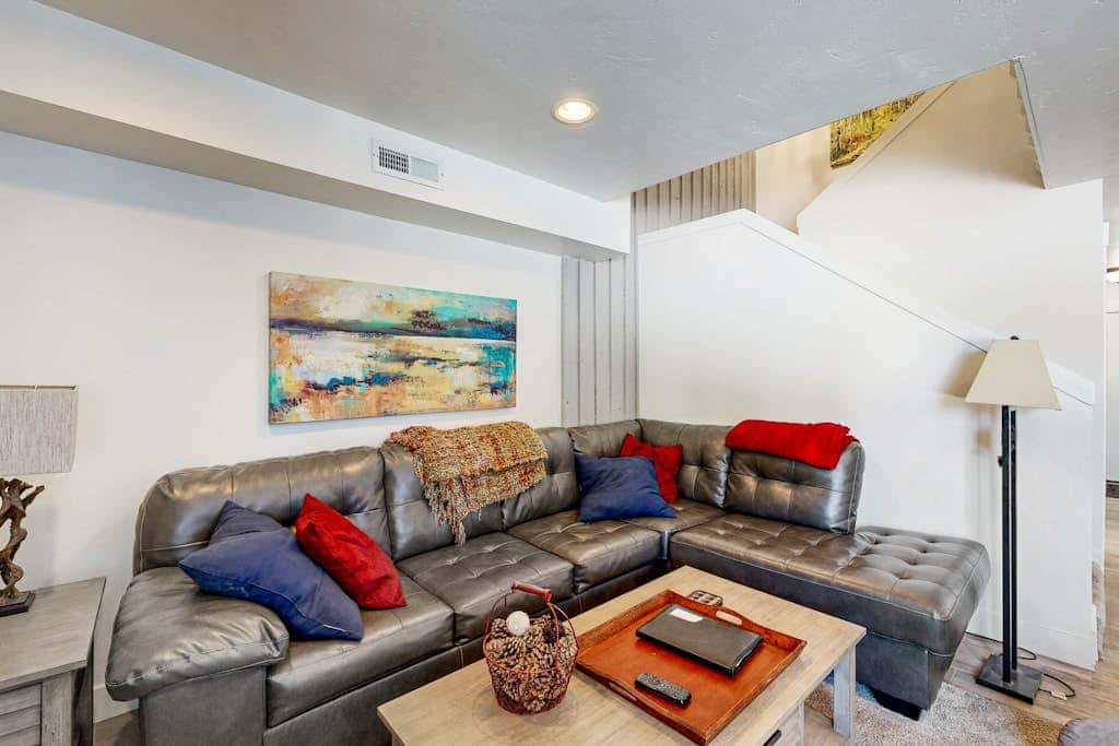 Dog-friendly townhome with private hot tub, tennis, & balcony