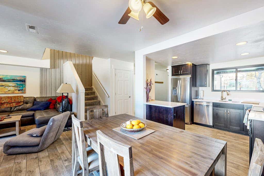 Dog-friendly townhome with private hot tub, tennis, & balcony