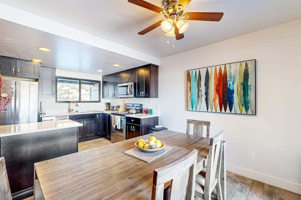 Dog-friendly townhome with private hot tub, tennis, & balcony