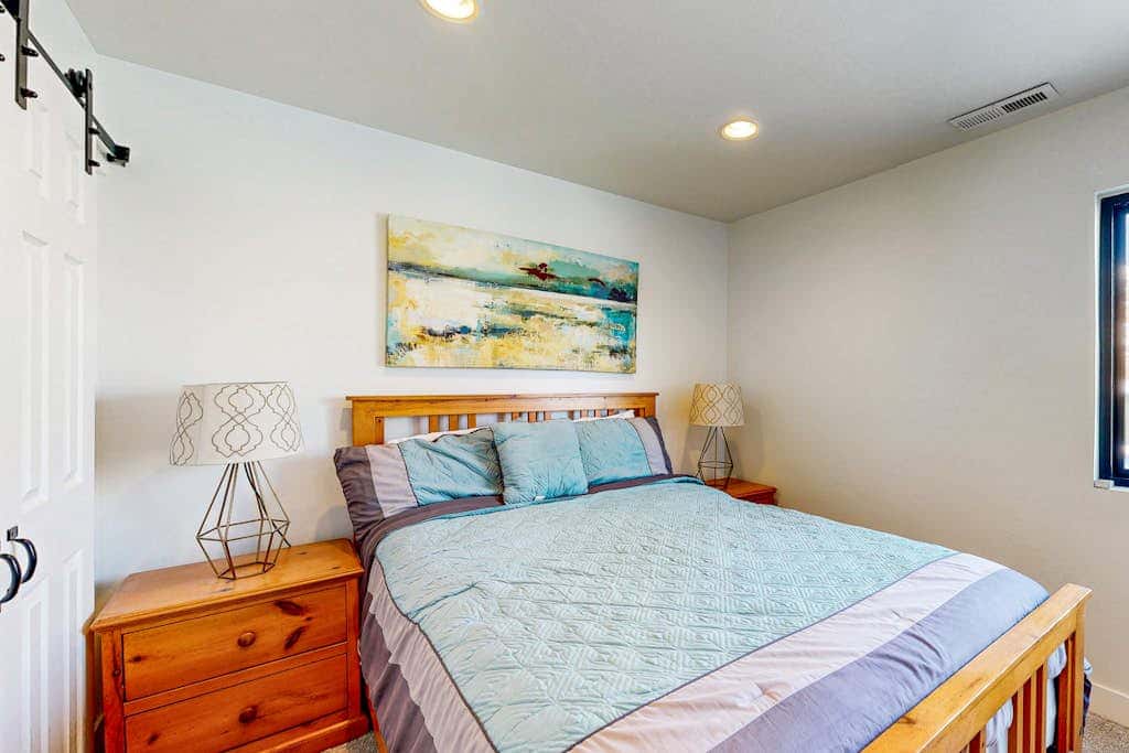 Dog-friendly townhome with private hot tub, tennis, & balcony