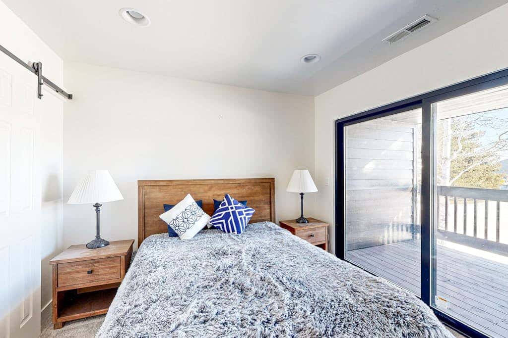 Dog-friendly townhome with private hot tub, tennis, & balcony