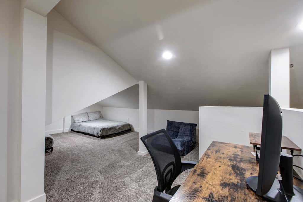 Dog-friendly townhome with private hot tub, tennis, & balcony