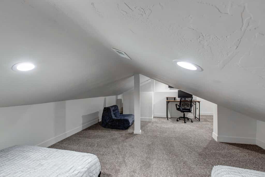 Dog-friendly townhome with private hot tub, tennis, & balcony
