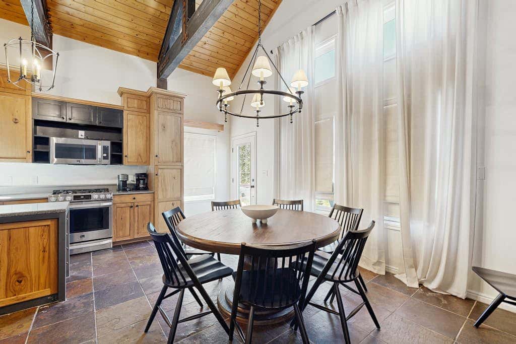 Ski Lodge , Panoramic Views, Four Season Retreat