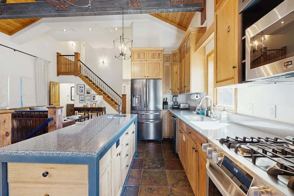 Ski Lodge , Panoramic Views, Four Season Retreat