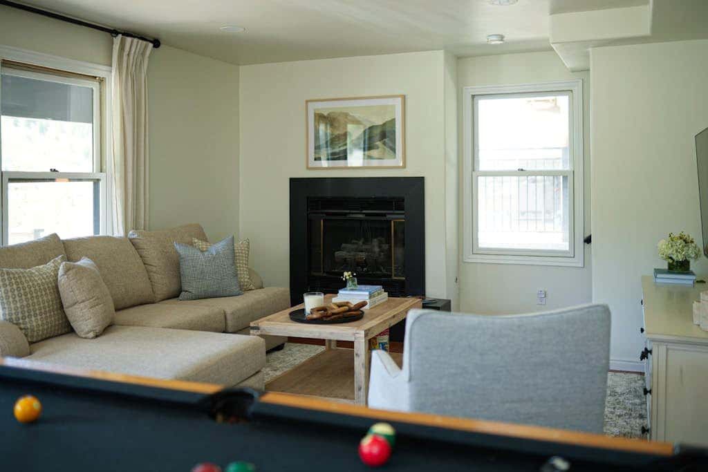 Ski Lodge , Panoramic Views, Four Season Retreat