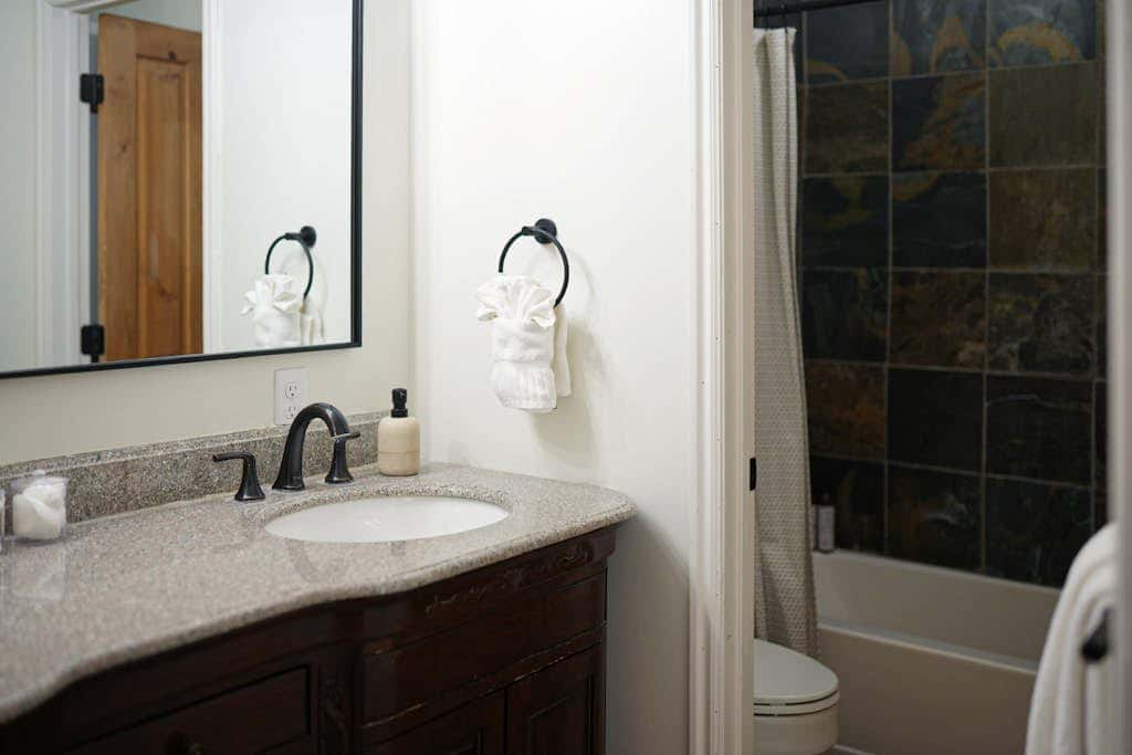 Ski Lodge , Panoramic Views, Four Season Retreat