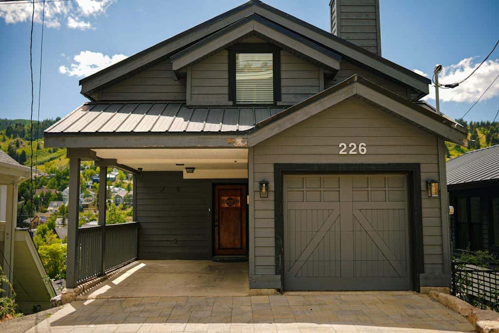 Ski Lodge , Panoramic Views, Four Season Retreat